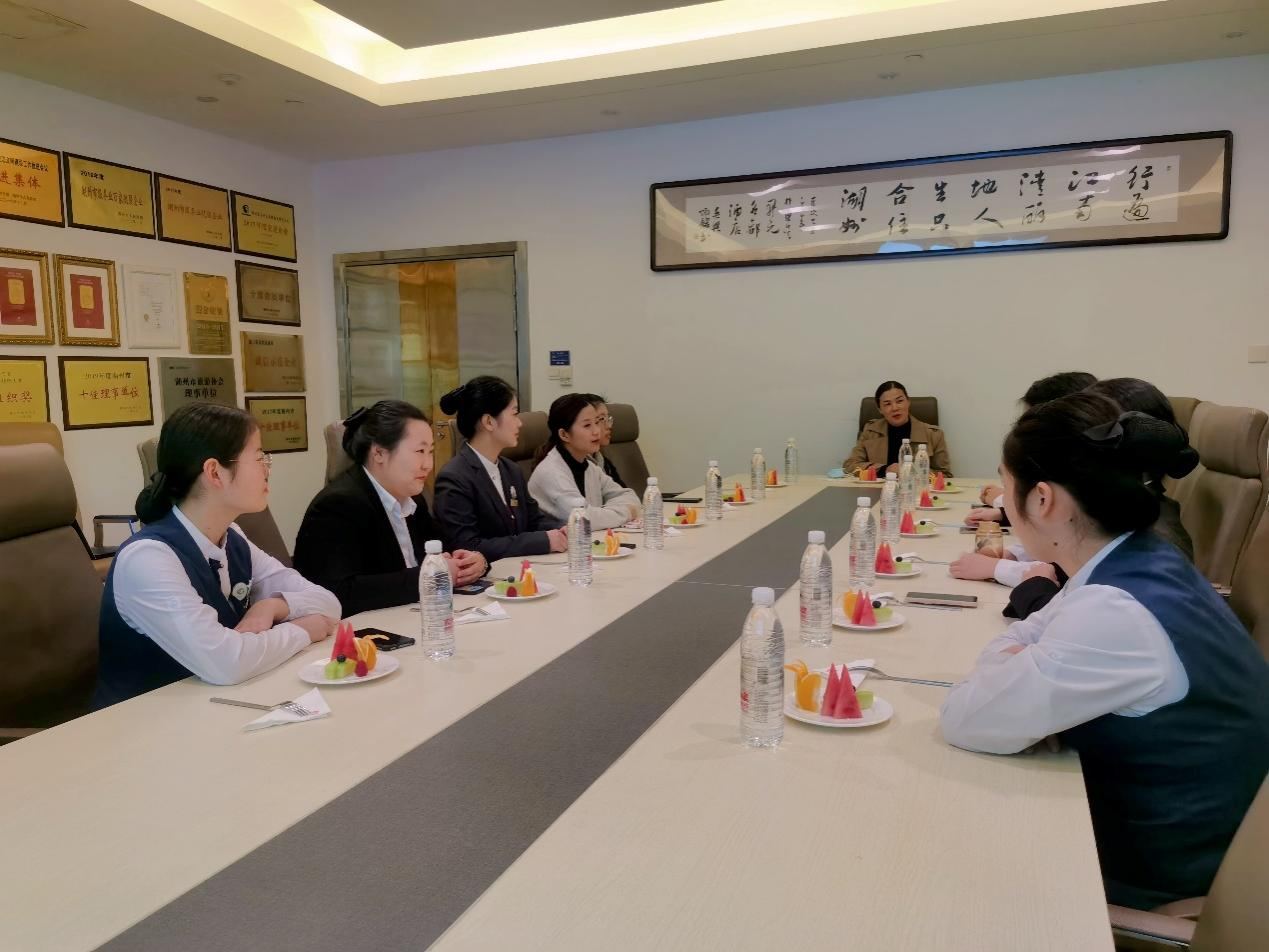 旅游与酒店管理系教师赴实习基地看望实习学生-商学院