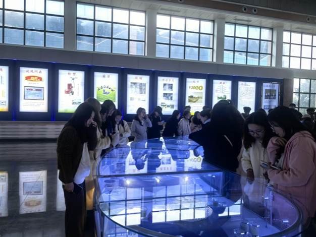 c2be69fedefe250cd6ecc8c23b1557f6